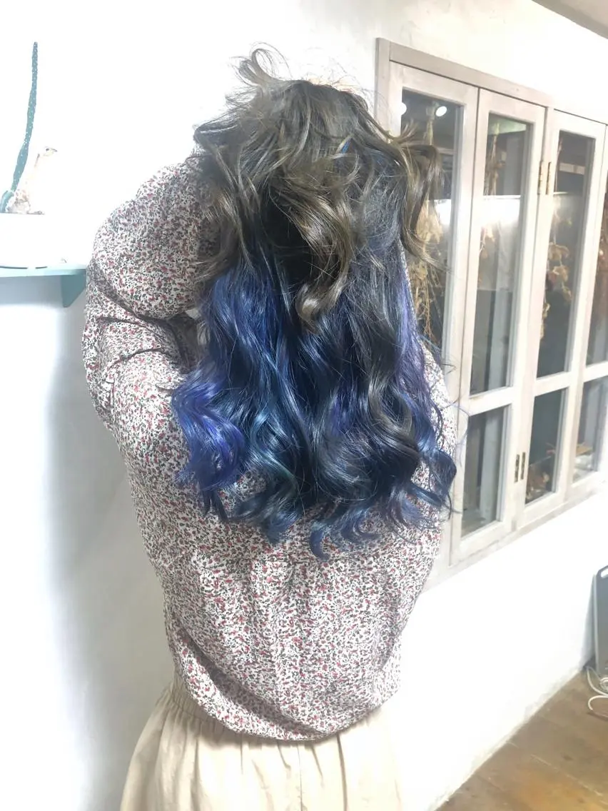 セミロング カラー パーマ ヘアアレンジ ヘアカラー トリートメント 推し活専用 【派手髪】飯野ゆかりのヘアスタイル