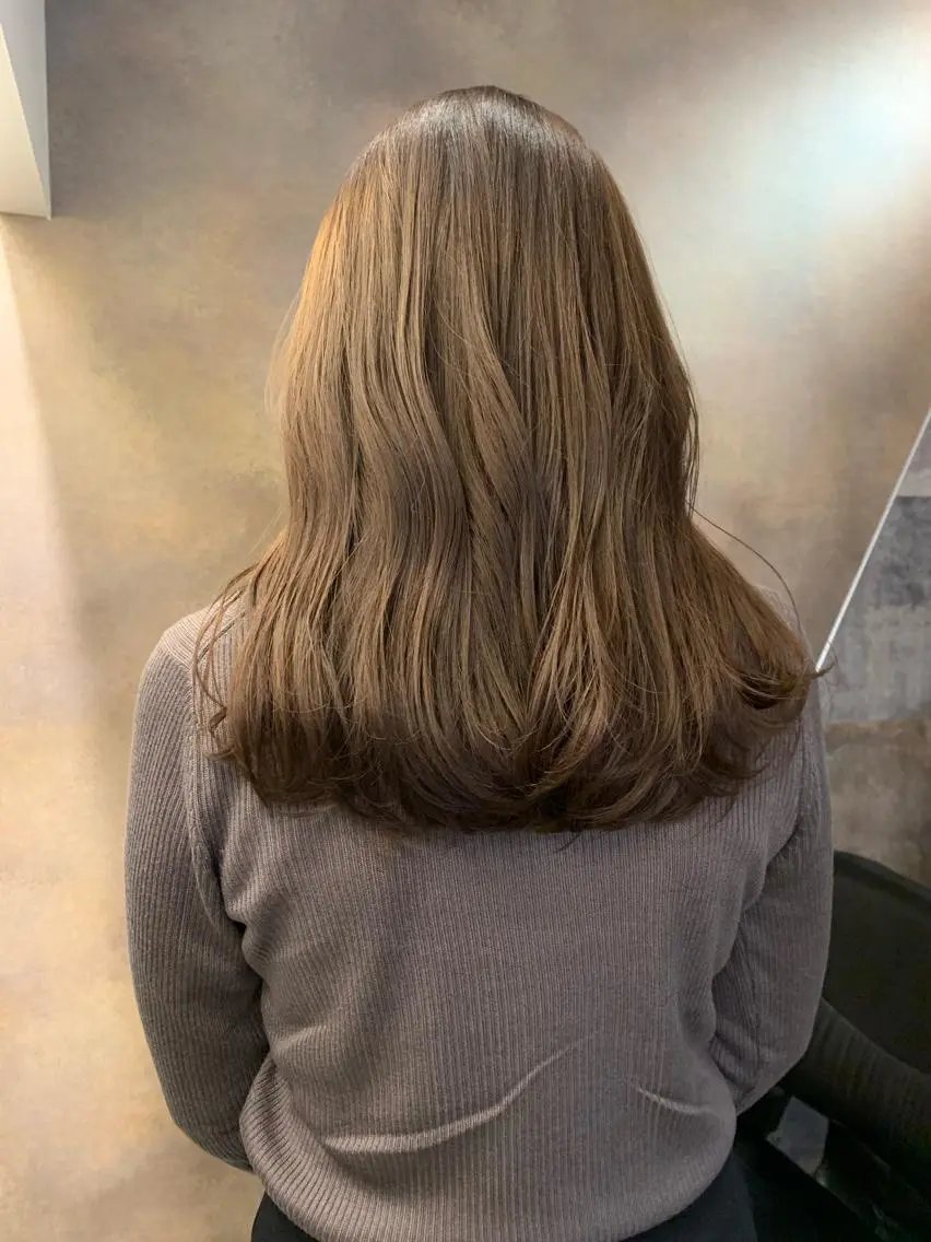 ロング カラー カット ヘアカラー SAKINO ベージュカラーのヘアスタイル