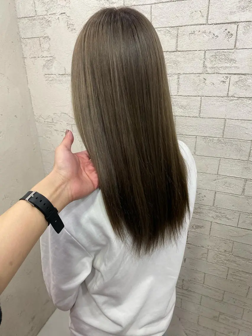 ロング カラー アッシュ ミルクティーアッシュ グレージュ達人/赤み 消し/ブリーチ/岩崎のヘアスタイル