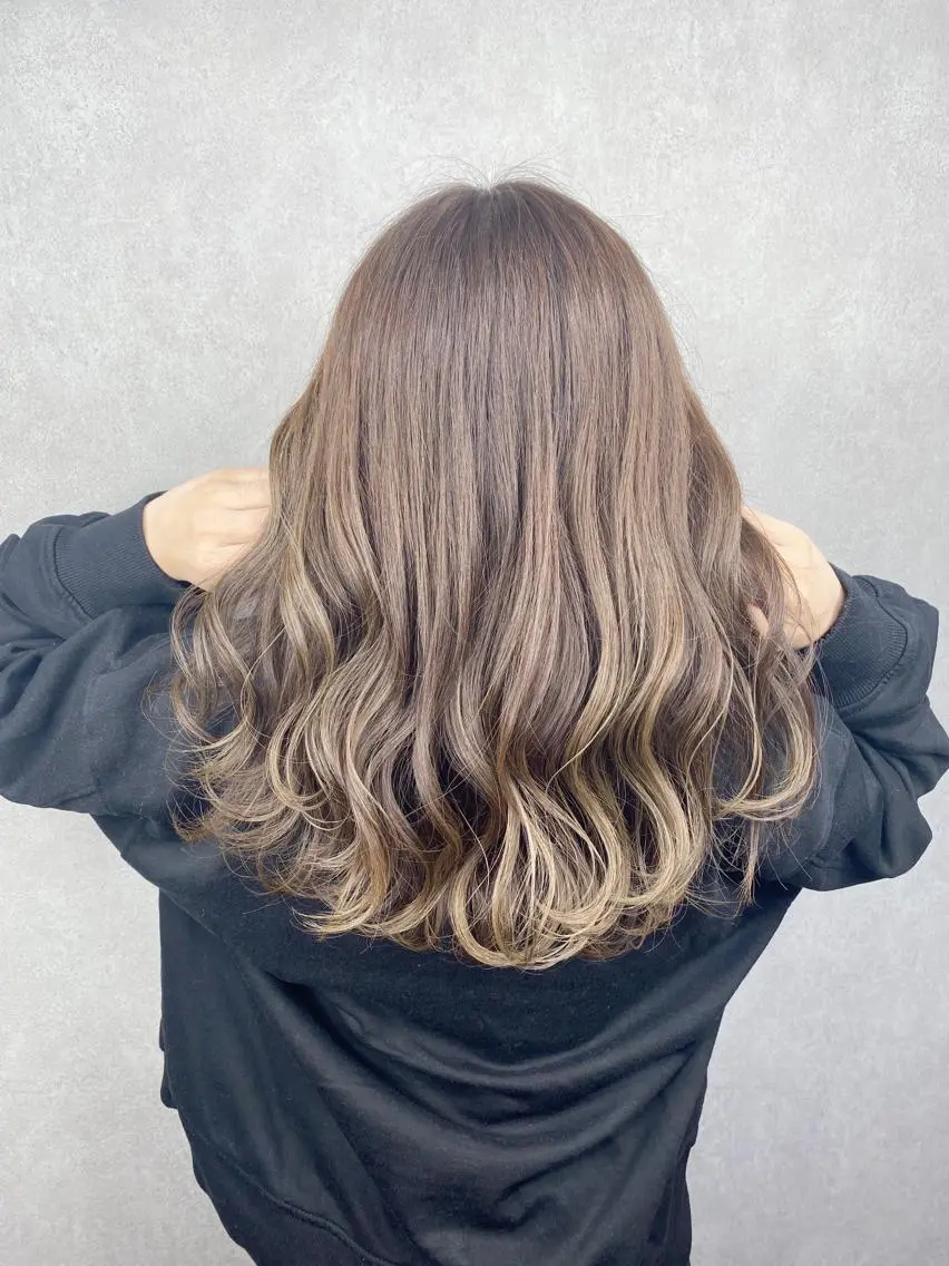 セミロング ＳＨＩ ＺＵのヘアスタイル