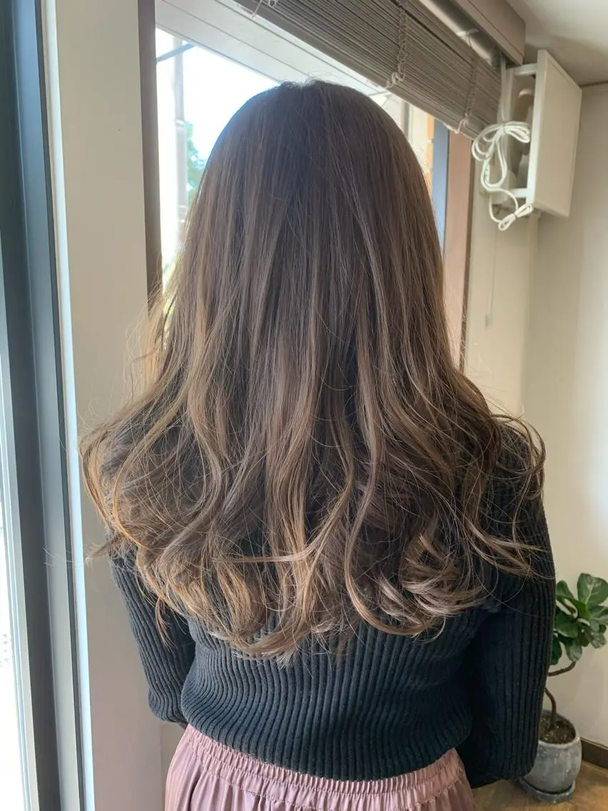 セミロング カット ヘアカラー リンネ 甲東園のヘアスタイル
