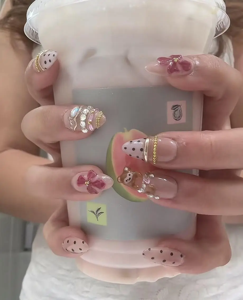 ネイル ブルー 長さ出し フラワーネイル キラキラネイル 韓国ネイル ハンドネイル Blingg NailStudioのネイルデザイン