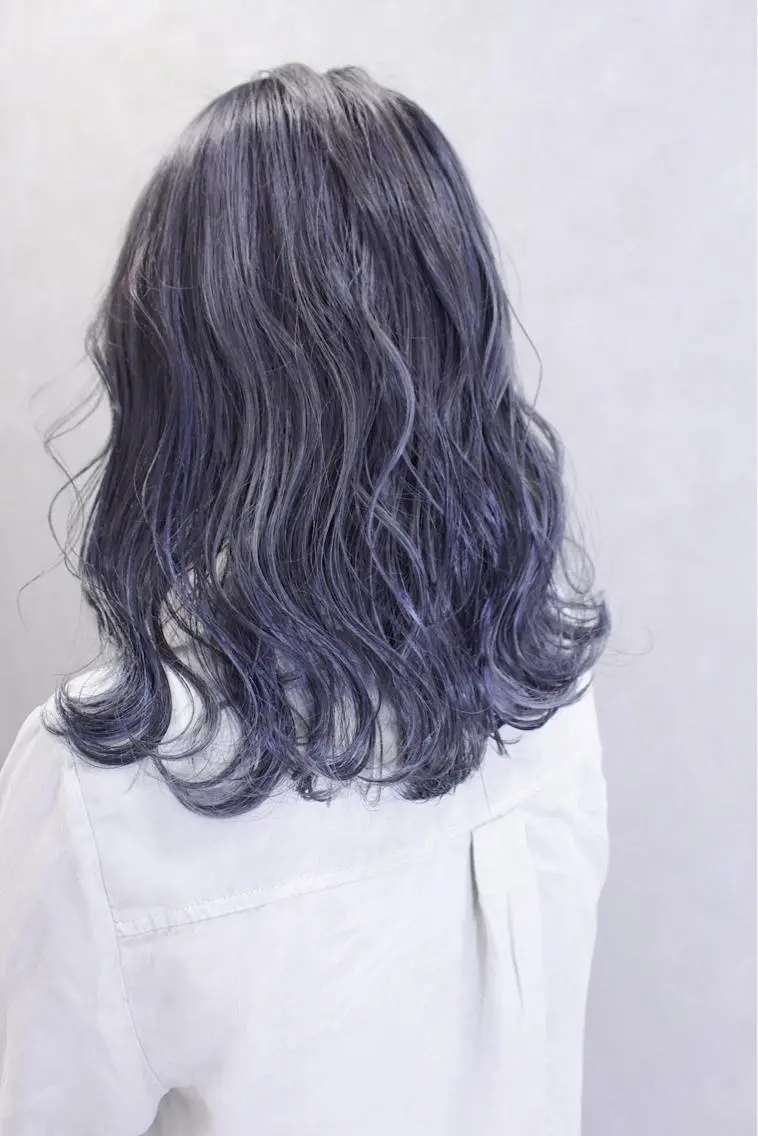 ミディアム カラー ヘアアレンジ アッシュ ブルーカラー ブルーアッシュ ハイライトカラー ハイライト ヘアカラー トリートメント lani ブリーチ /ダブルカラーのヘアスタイル