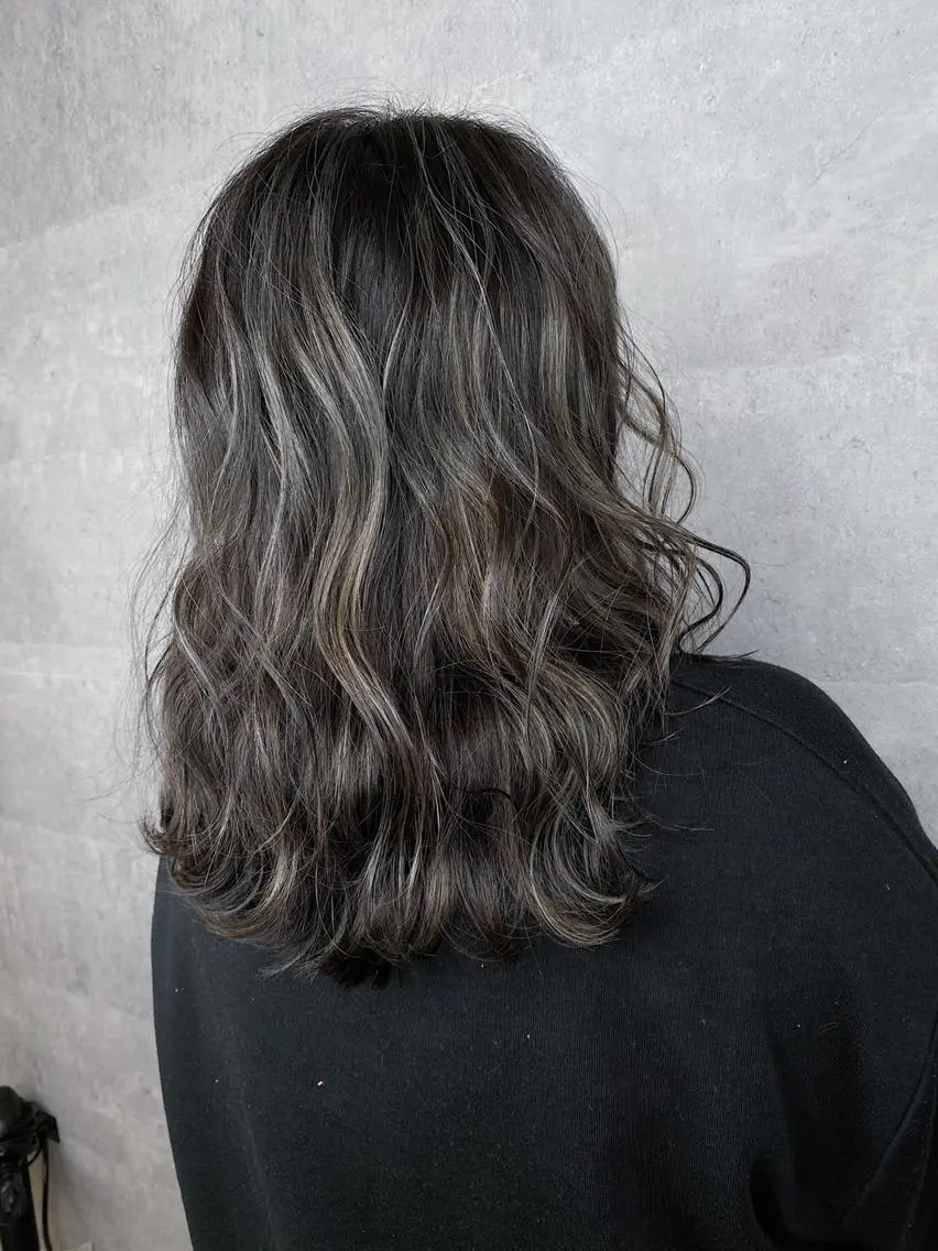 ミディアム カラー _WHITE 天王寺のヘアスタイル