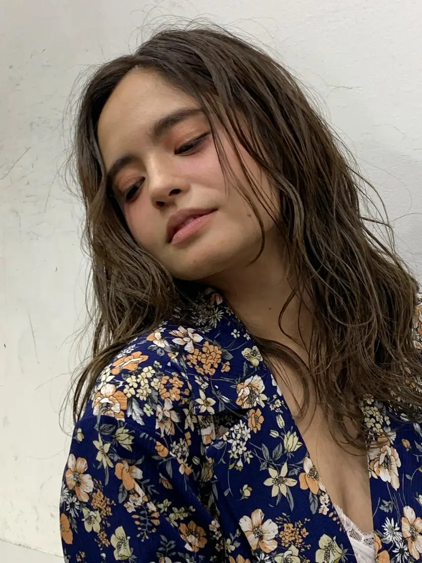 ロング カラー ヘアアレンジ ハイトーン特化 川井優汰のヘアスタイル