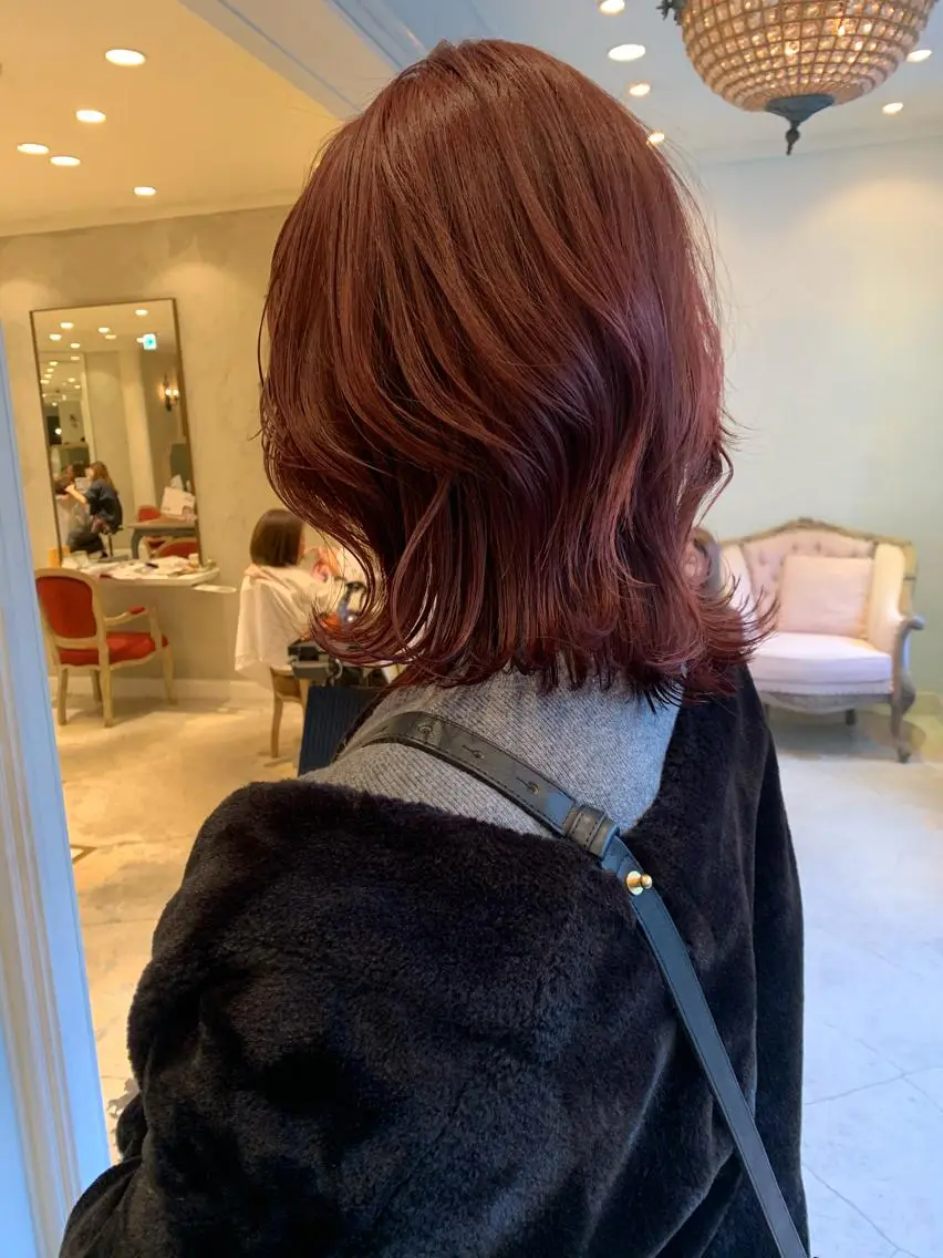 セミロング SAKINO ベージュカラーのヘアスタイル