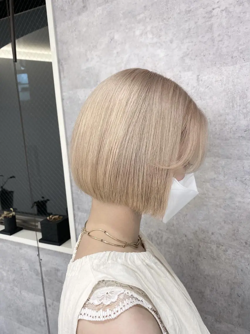 ショート カラー ベージュカラー ハイトーンカラー ハイトーンベージュ ヘアカラー ハイトーン特化サロン 🍑momo🍑のヘアスタイル