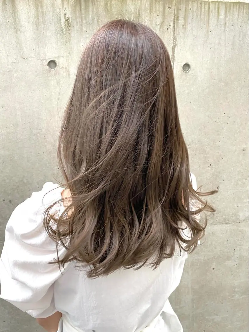 ミディアム カット ヘアカラー トリートメント レイヤーカット /透明感カラー西田のヘアスタイル