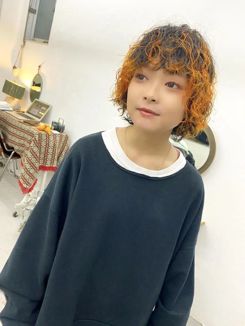 ショート パーマ qiieダブルカラー イルミナカラーのヘアスタイル
