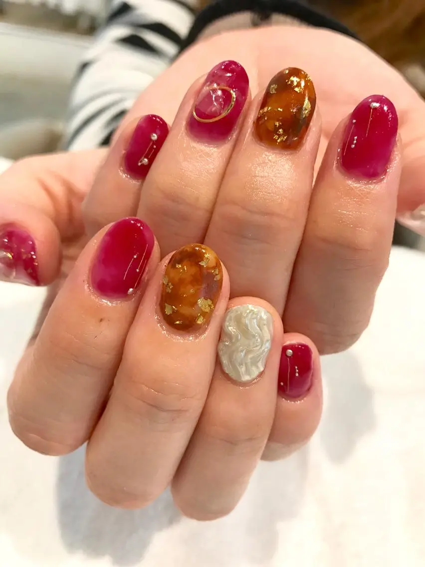 ネイル べっ甲ネイル ボルドー NARUMI HYODOのネイルデザイン