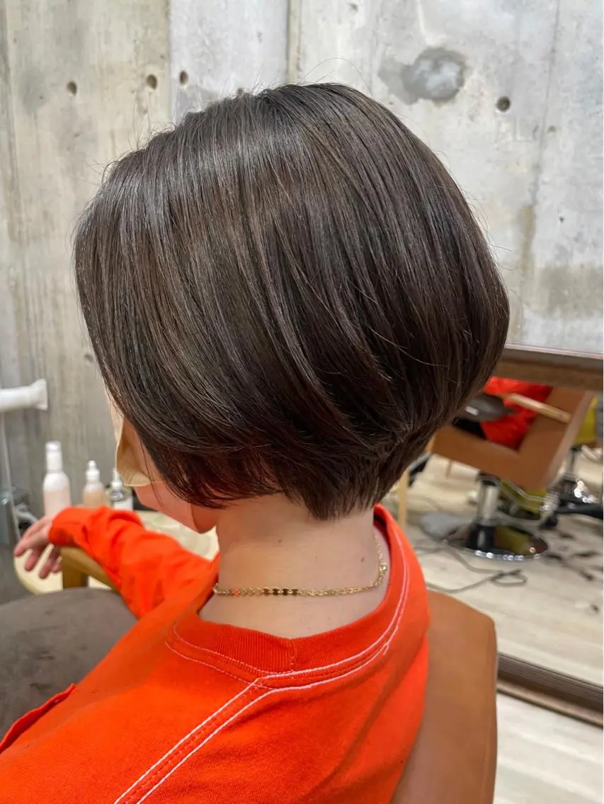 ショート カラー ハンサムショート 透明感カラー ハイライトカラー ハイトーンカラー インナーカラー カット 東 史夏のヘアスタイル