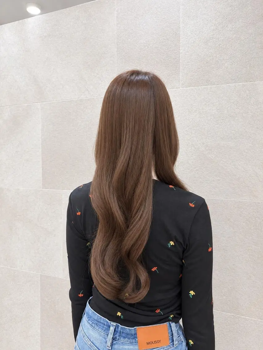 セミロング アッシュ 韓国ヘアケアブリーチ 莉奈のヘアスタイル