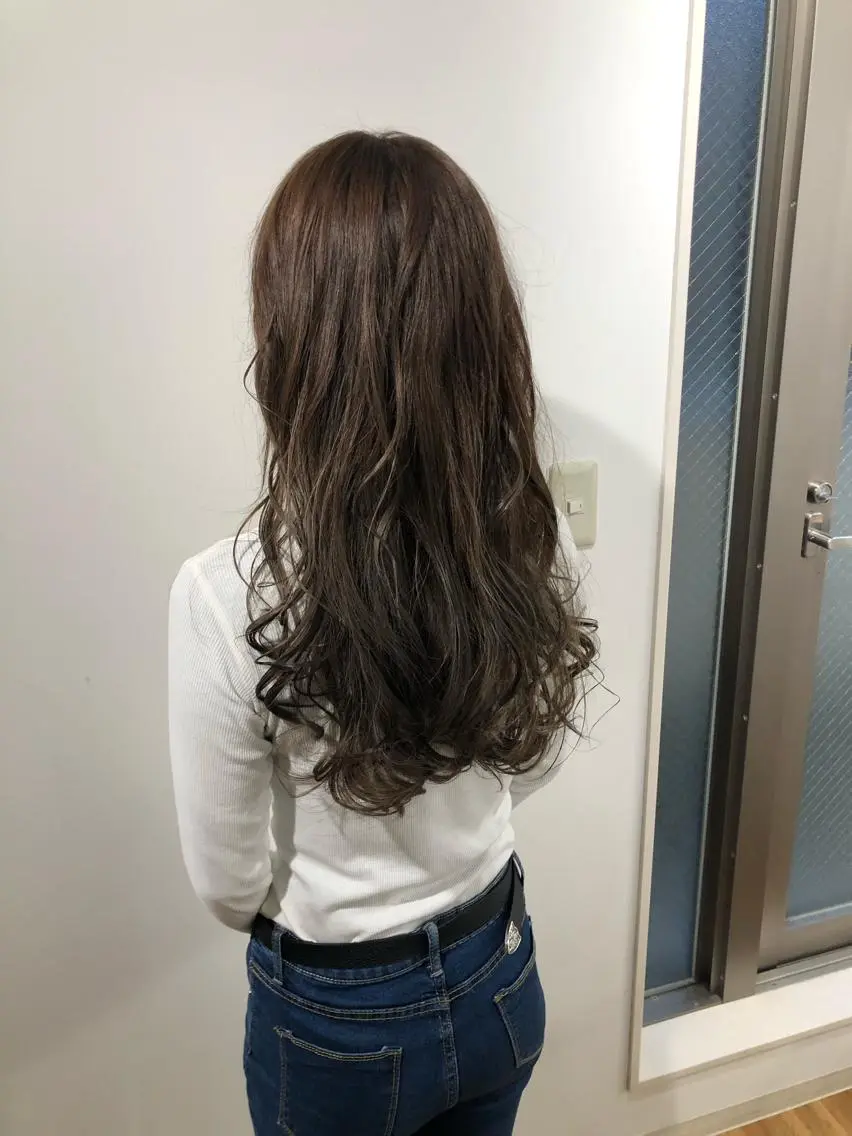 ロング カラー グレージュ カット ヘアカラー トリートメント ブリーチ特化 梅田本多翔のヘアスタイル