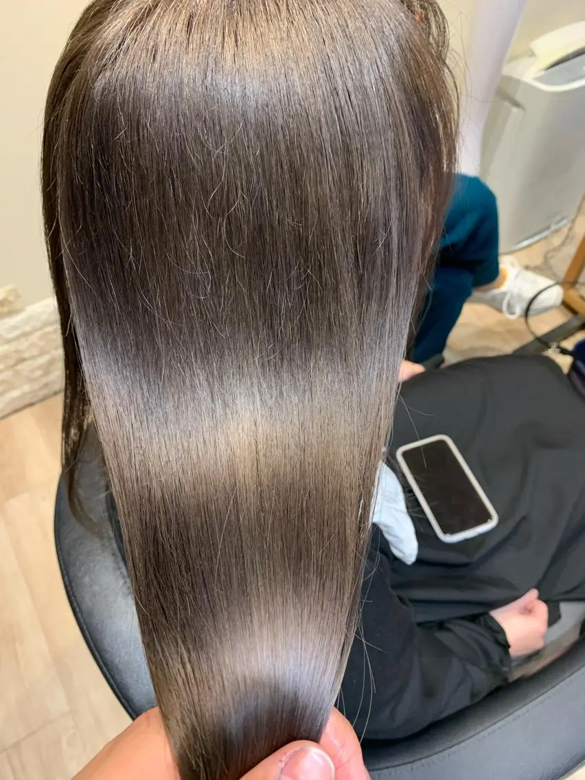 セミロング カラー ハイトーンカラー カット トリートメント 大久保 隆蔵のヘアスタイル