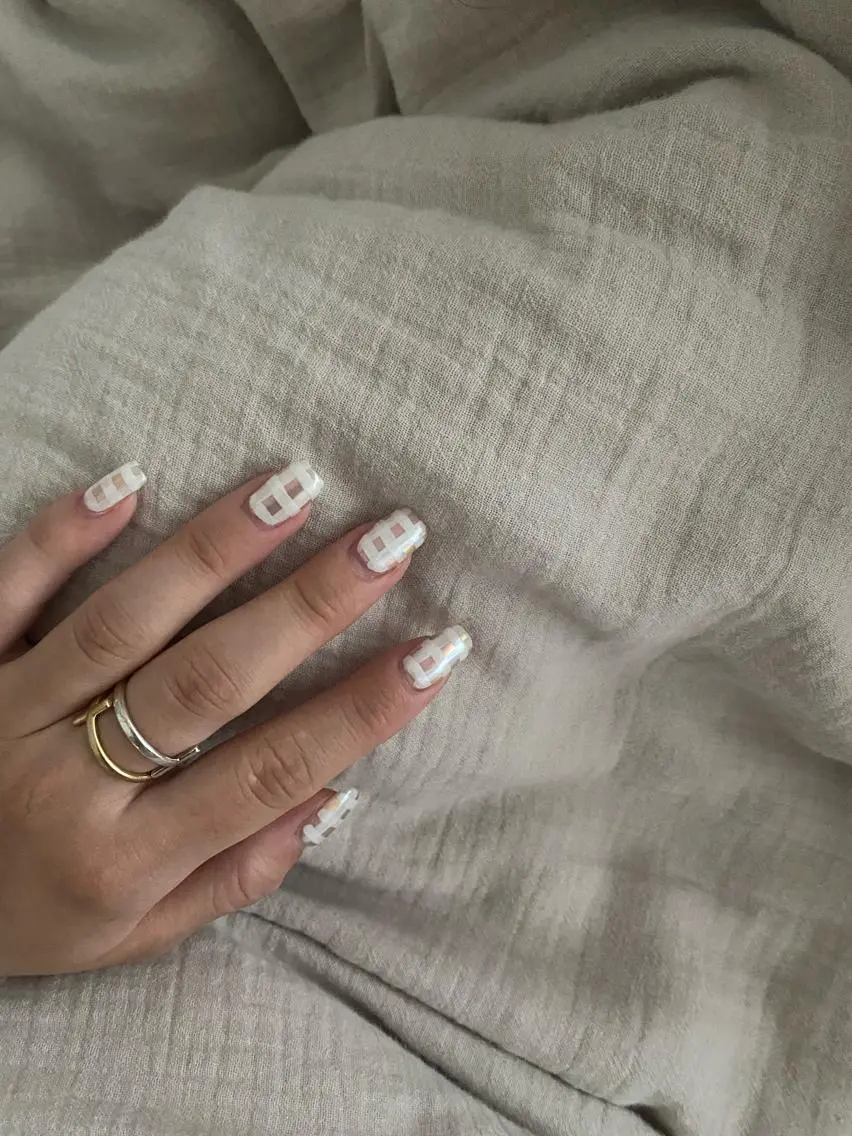 ネイル ミラーネイル 持ち込み ニュアンスネイル ホワイト Charme. NOBUKOのネイルデザイン