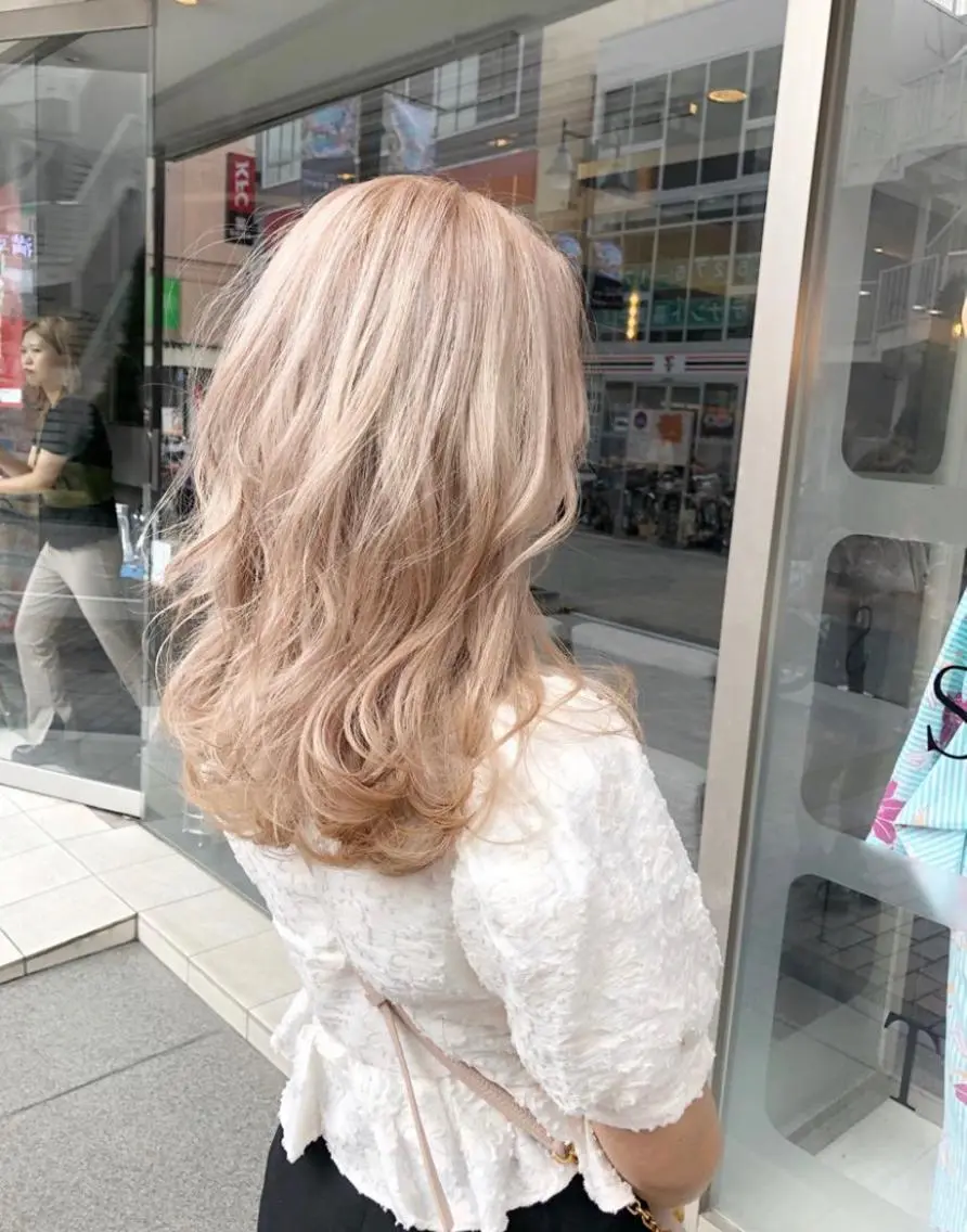 セミロング カラー ブリーチ ブロンド ホワイトブロンド 外国人風カラー Kimura Miyukiのマツエク・マツパデザイン