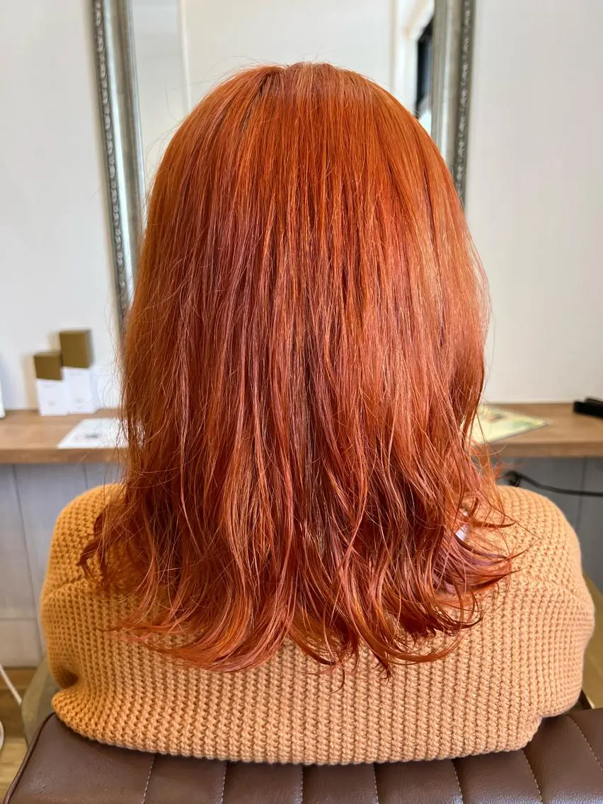 セミロング カラー オレンジ 🐰ハイトーンカラー 畠山　渡🐰のヘアスタイル