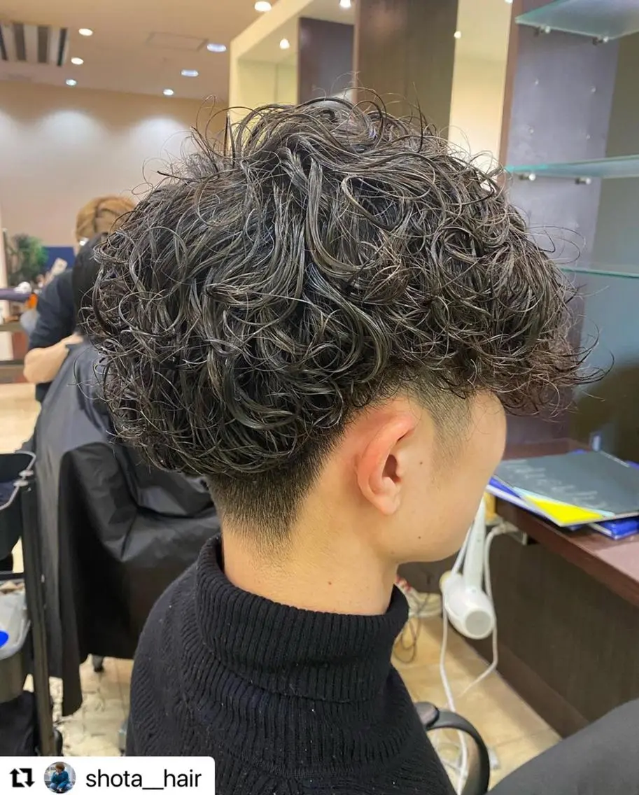 ミディアム カラー メンズ ミディアムパーマ メンズパーマ 学生（メンズ向け） メンズショート 学生 🩷Eny terrace🩷のヘアスタイル