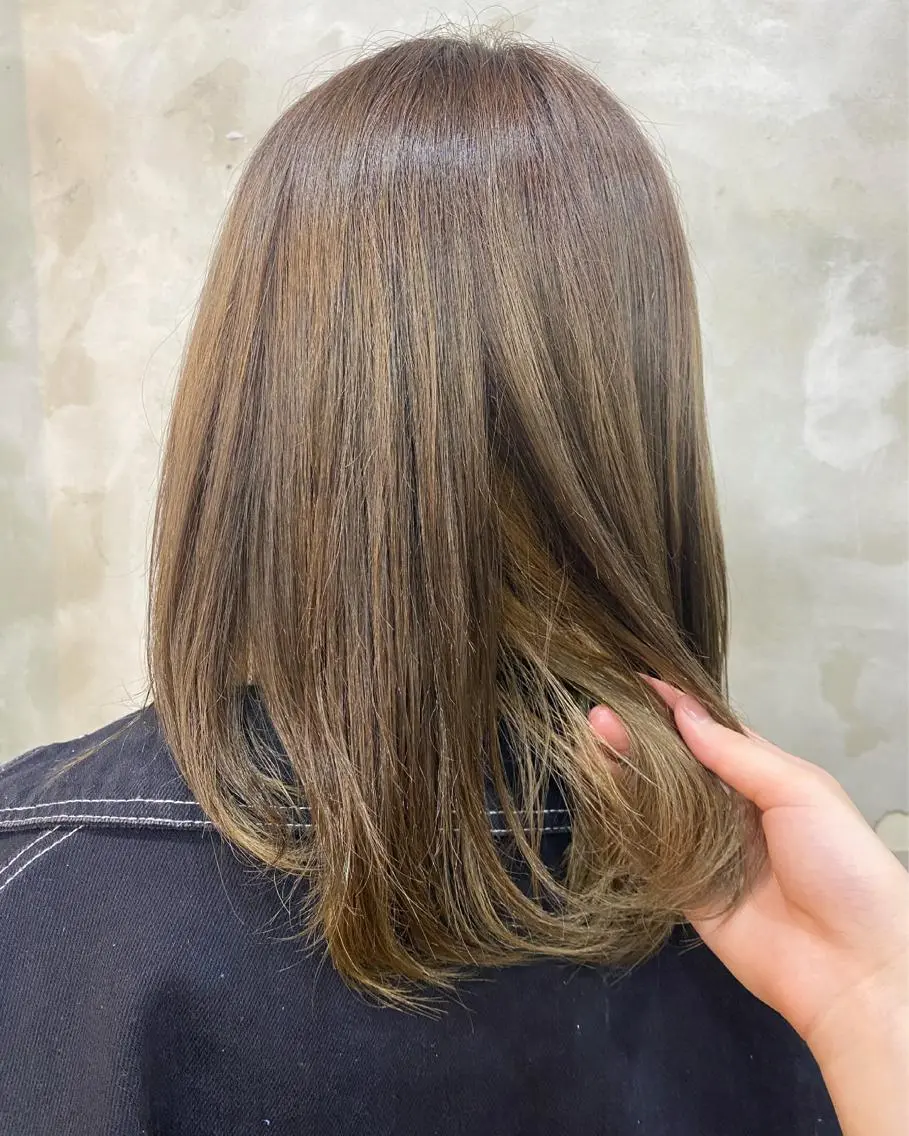 セミロング カラー ベージュカラー ブリーチ インナーカラー ミルクティーベージュ 志賀 あずみのヘアスタイル