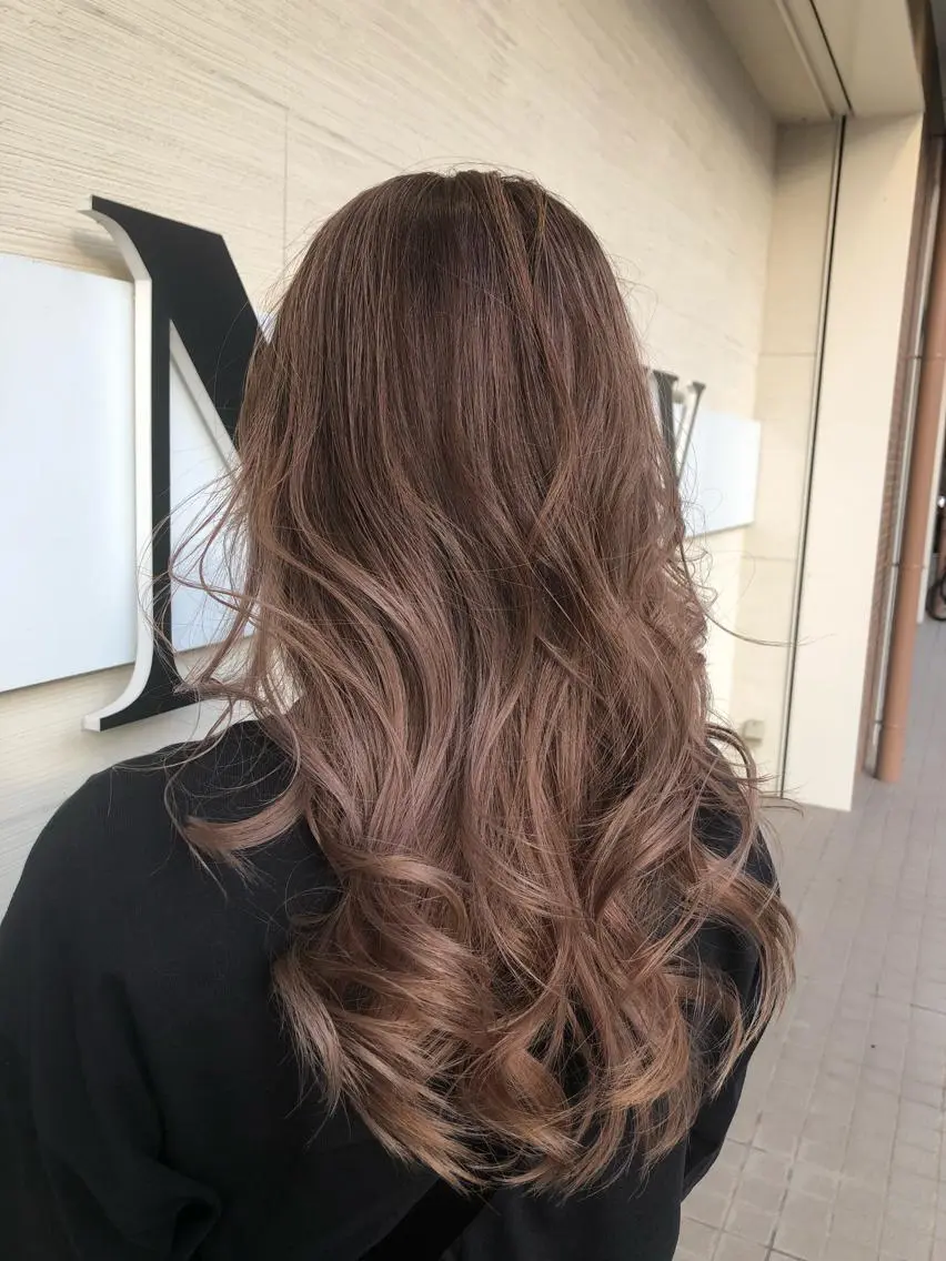 セミロング カラー バレイヤージュ デザインカラー ハイライトカラー ハイライト レイヤーカット カット ヘアカラー トリートメント ✨髪質改善✨ 田西　基彦のヘアスタイル