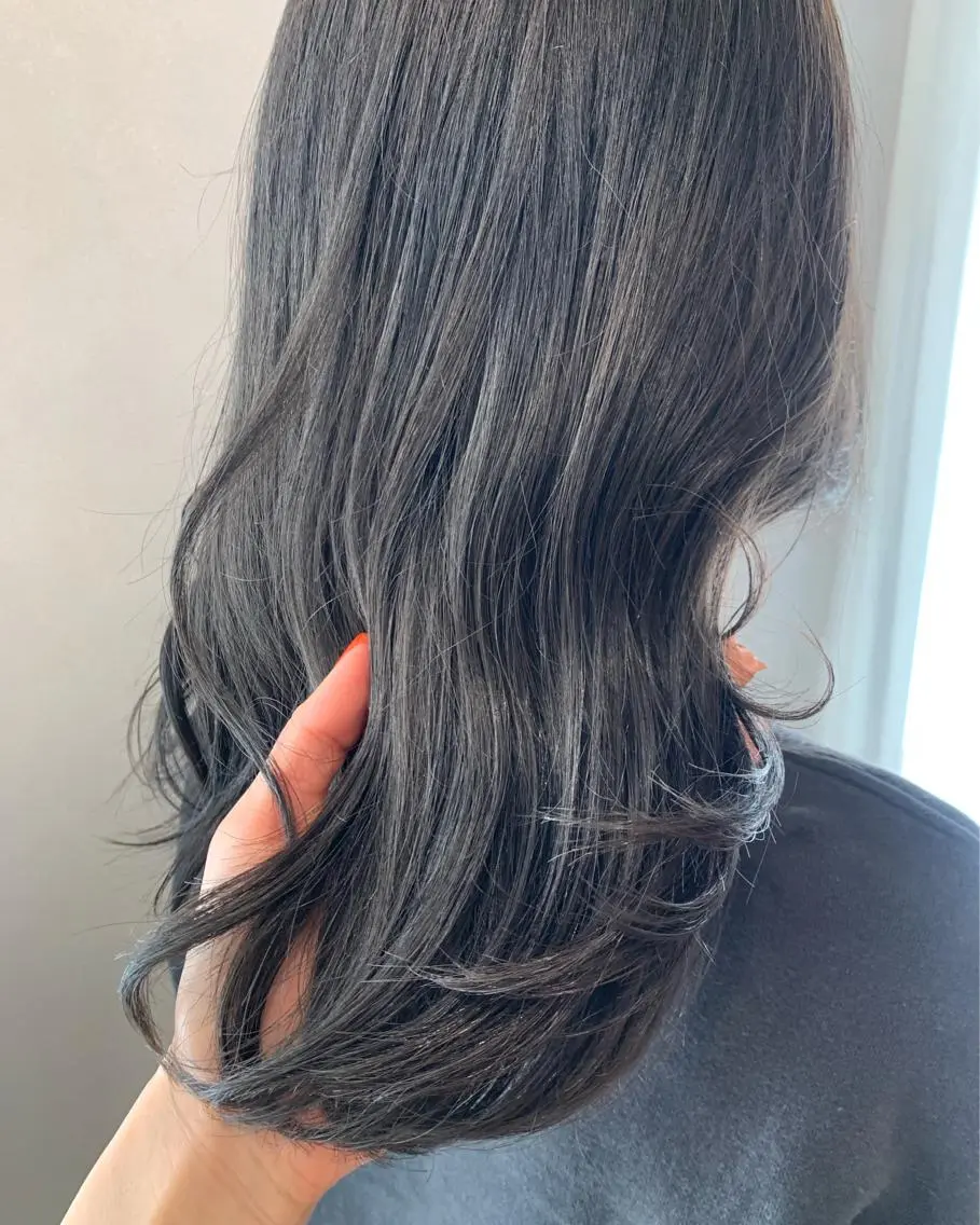 セミロング カラー ブリーチ 透明感カラー hubhair レイヤー/透明感のヘアスタイル