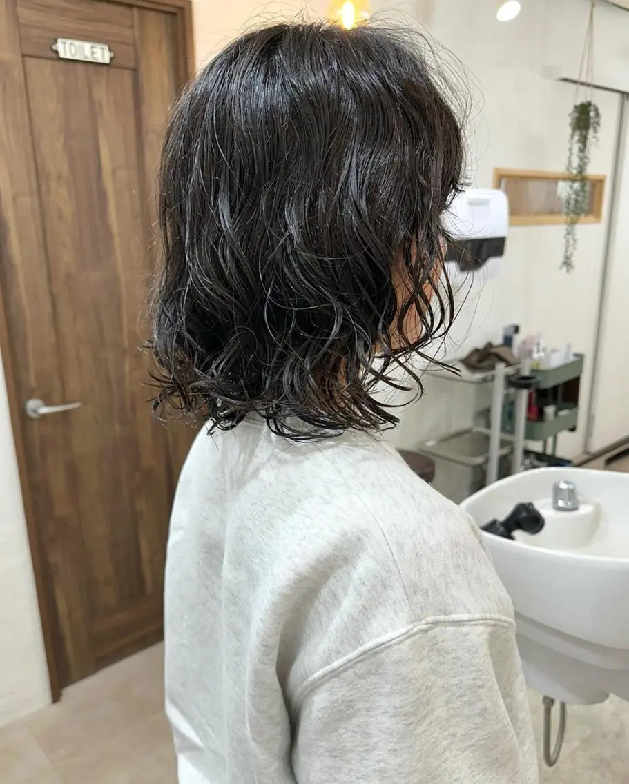 ショート カラー パーマ 切りっぱなしボブ 前下がりボブ ショートボブ 黒髪 インナーカラー 髪質改善 縮毛矯正/ レイヤー/銀座/本木のヘアスタイル