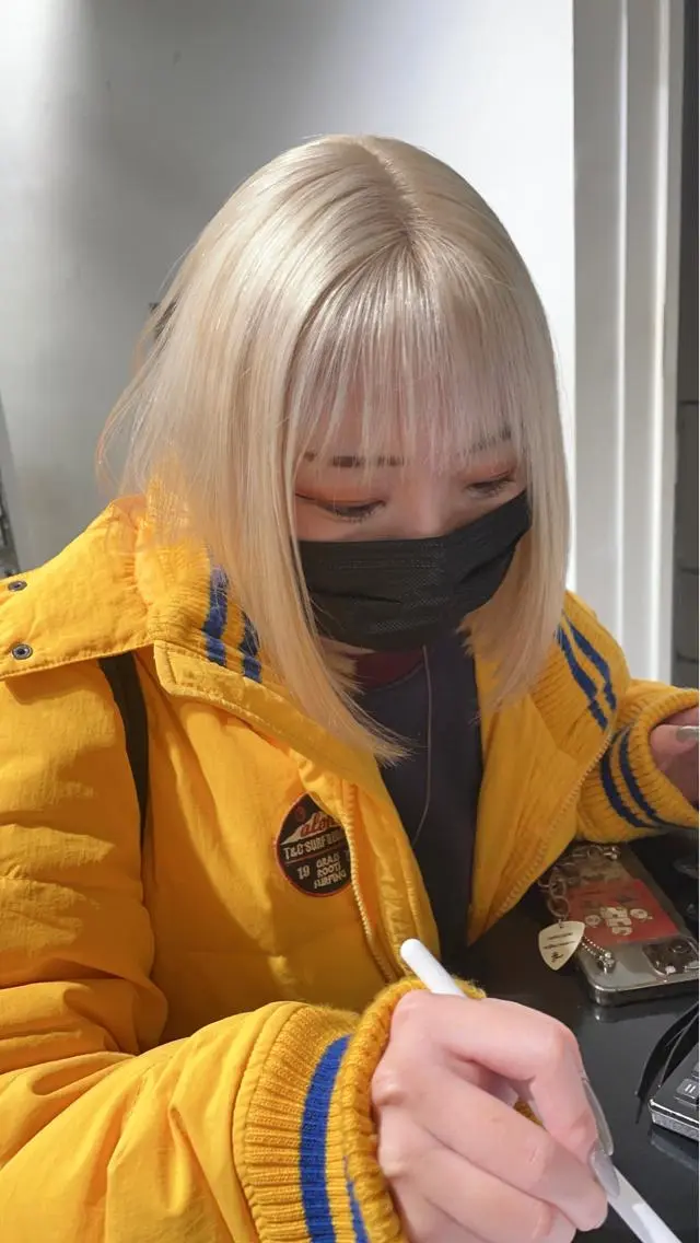 ミディアム カラー ヘアアレンジ ブリーチ ブロンド ホワイトブロンド カット ヘアカラー トリートメント 艶ハイトーン/ヘア アレンジAYAKAのヘアスタイル