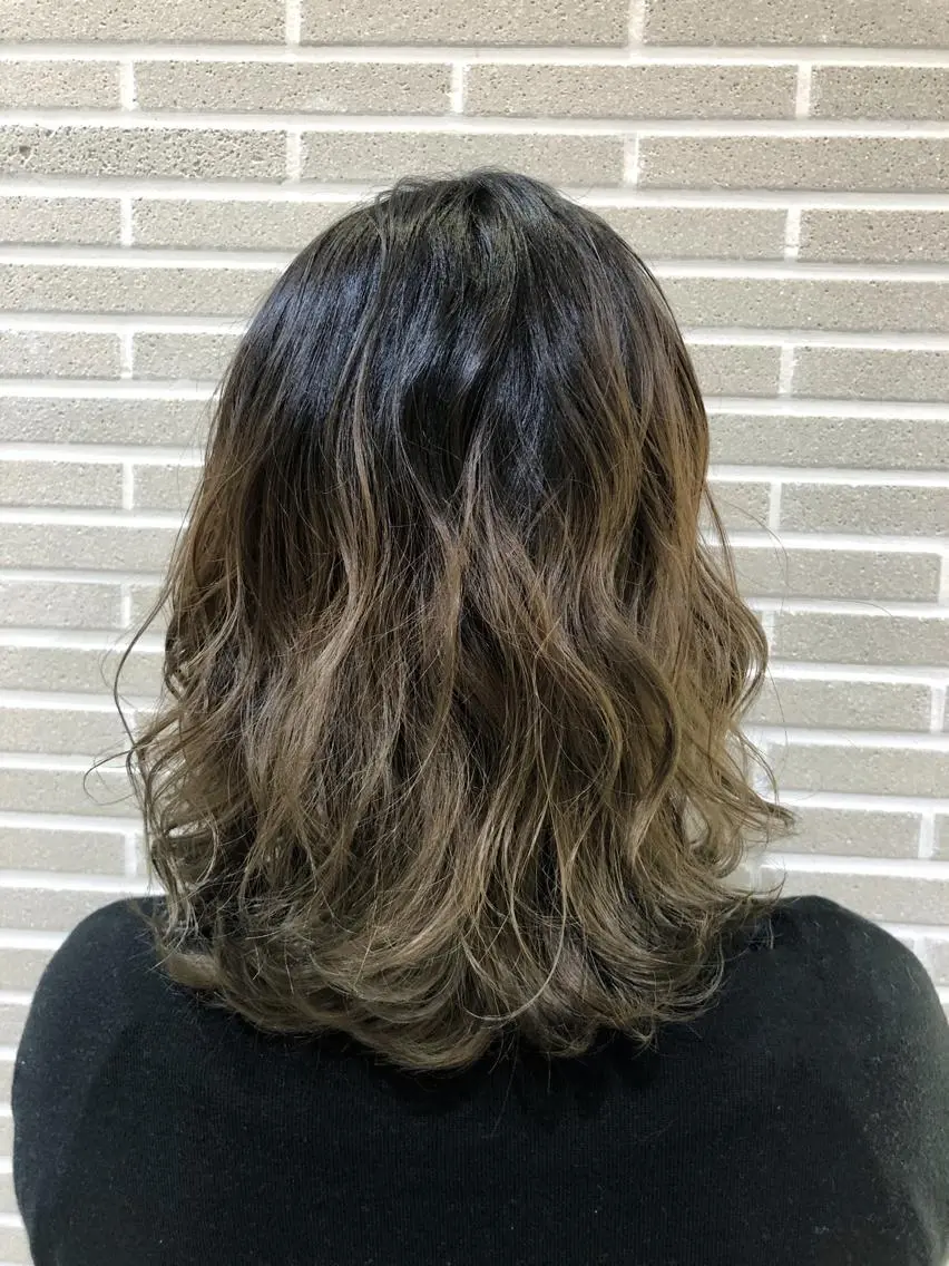 ミディアム カラー ヘアアレンジ 透明感カラー グラデーションカラー イルミナカラー カット ヘアカラー トリートメント 山北 咲子のヘアスタイル
