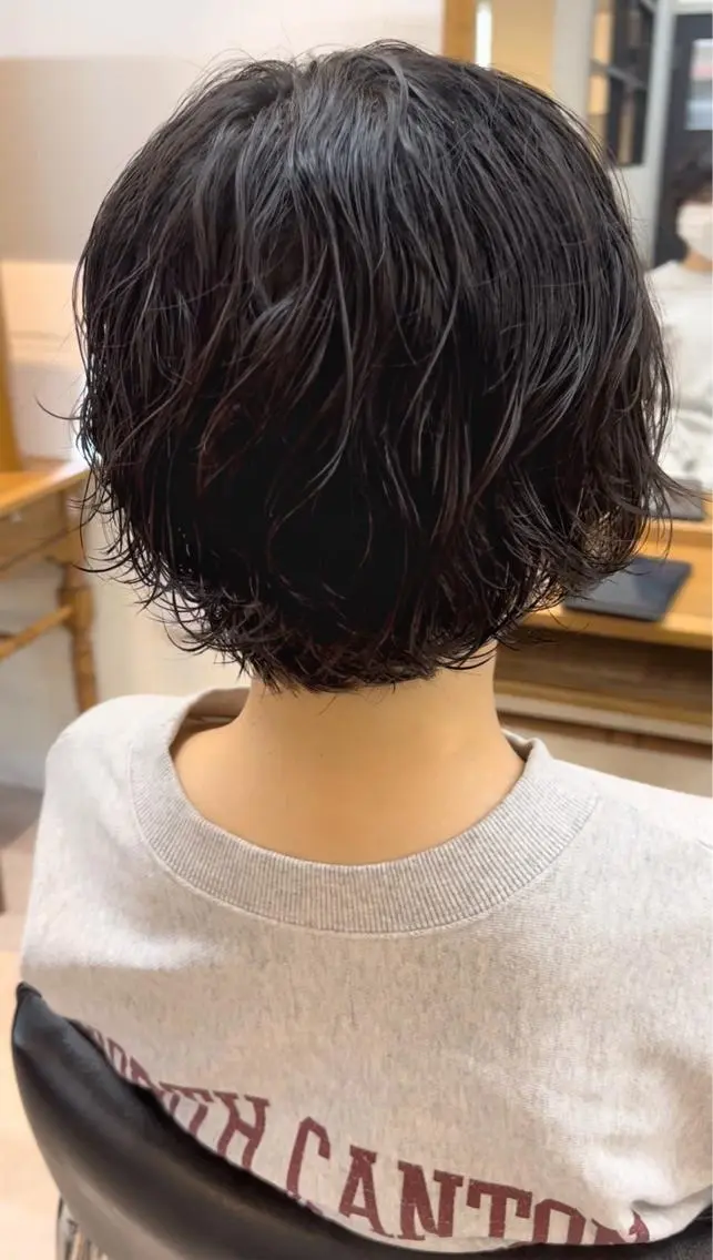 ショート パーマ ハイライト ウルフカット スパイラルパーマ カット パーマ ヘアセット メンズStylist 山根慧のヘアスタイル