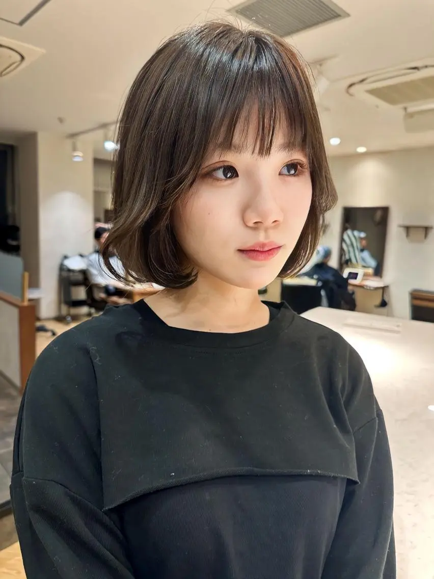 ミディアム カット ヘアカラー かえ🩶韓国ボブ🎀 透明感カラー🥣のヘアスタイル