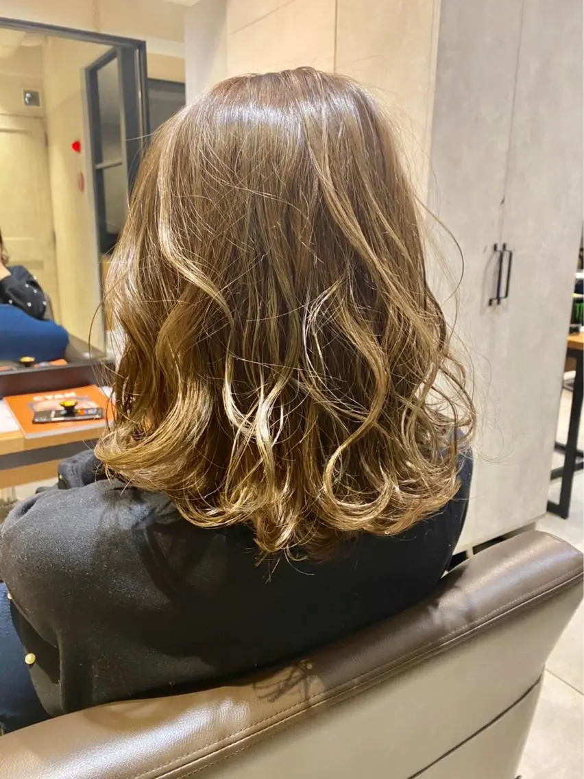 ミディアム カラー ベージュカラー 美髪✖️似合わせ 🌻ヒトミのヘアスタイル