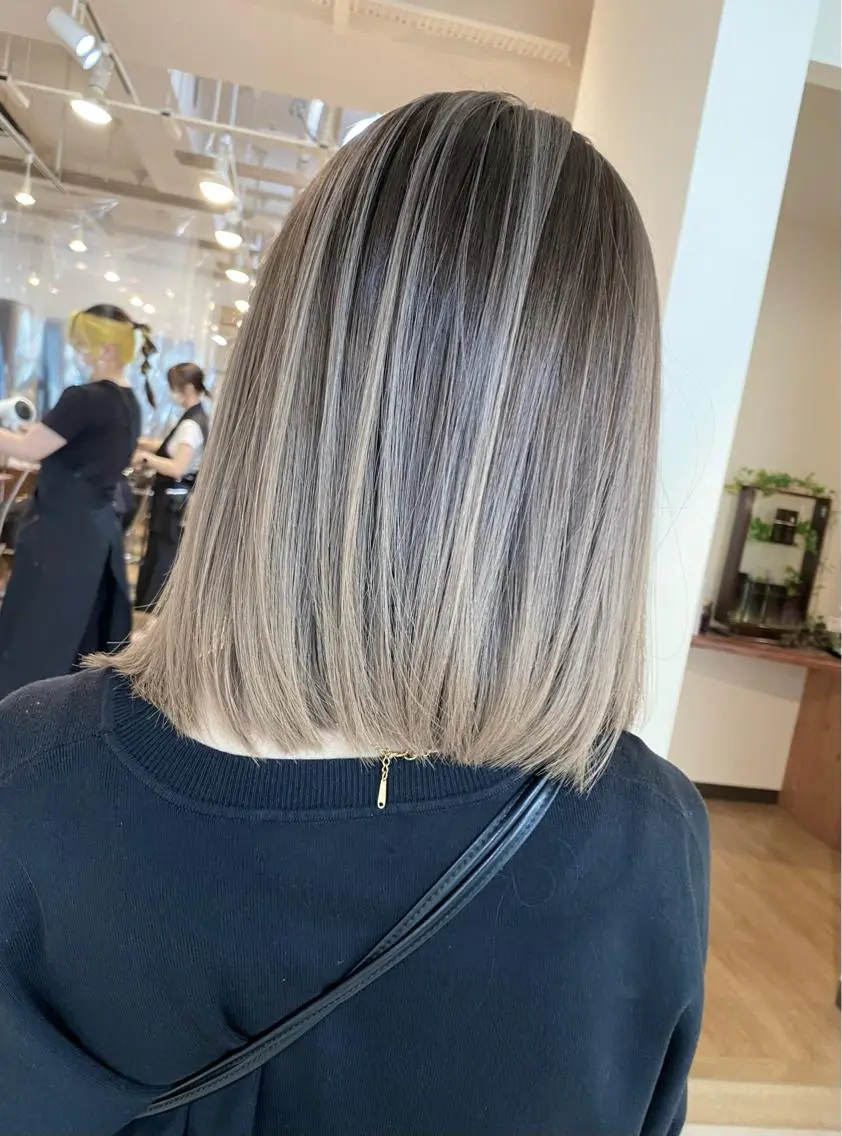 ショート カラー バレイヤージュ レイヤーカット 白髪ぼかし バレイヤージュ志鎌のヘアスタイル