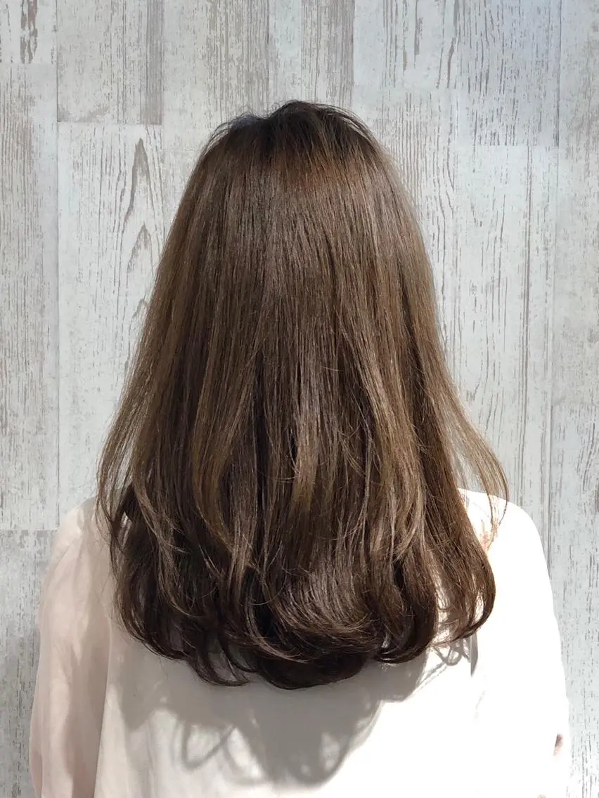 ミディアム 大場 優のヘアスタイル