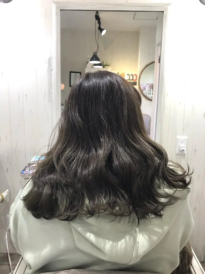 セミロング ネモトメイナ🌿 今月末で退職しますのヘアスタイル