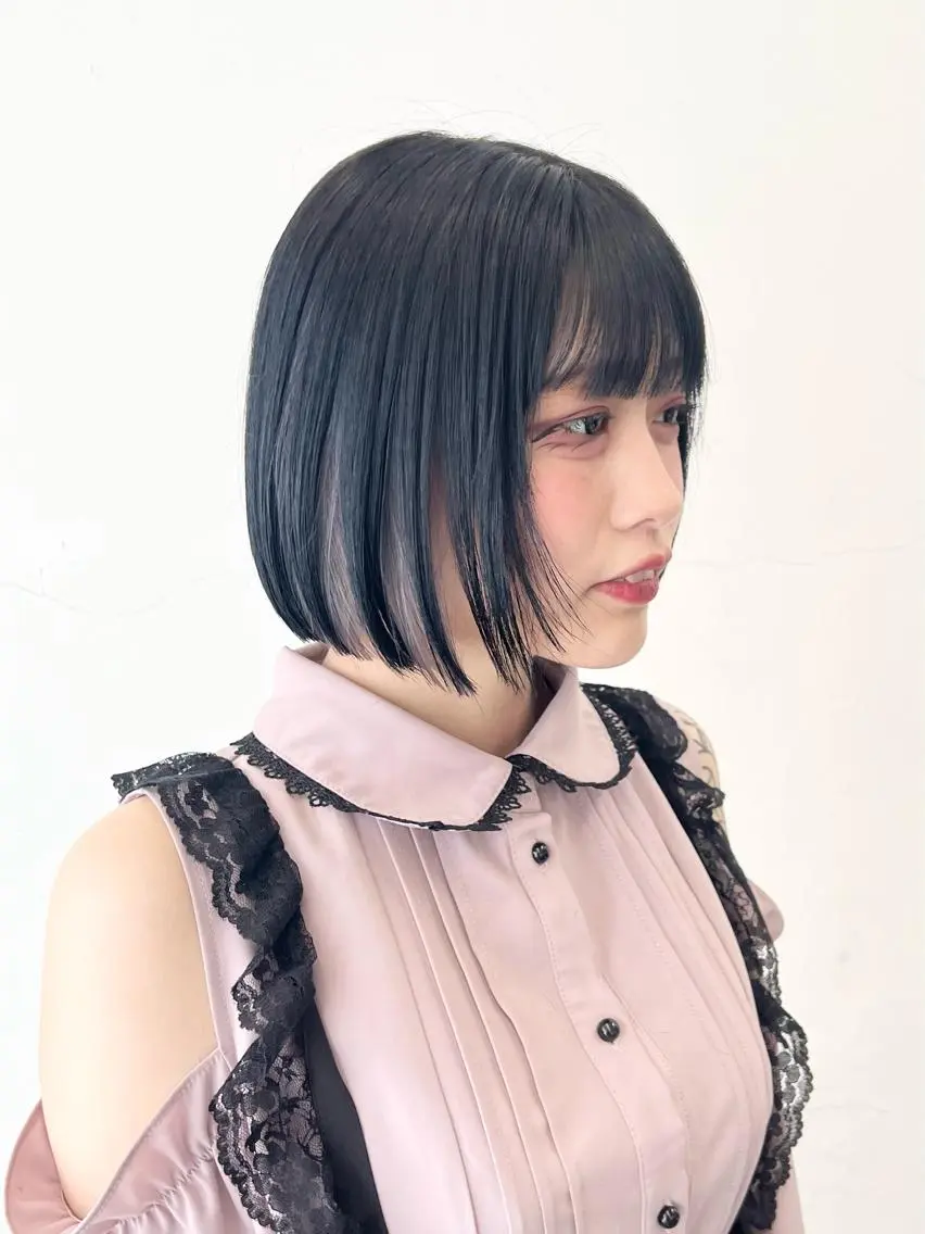 ショート カラー ヘアアレンジ ブリーチ ケアブリーチ インナーカラー シルバー ヘアカラー トリートメント HARU//原宿🤍 リピート率NO.1のヘアスタイル