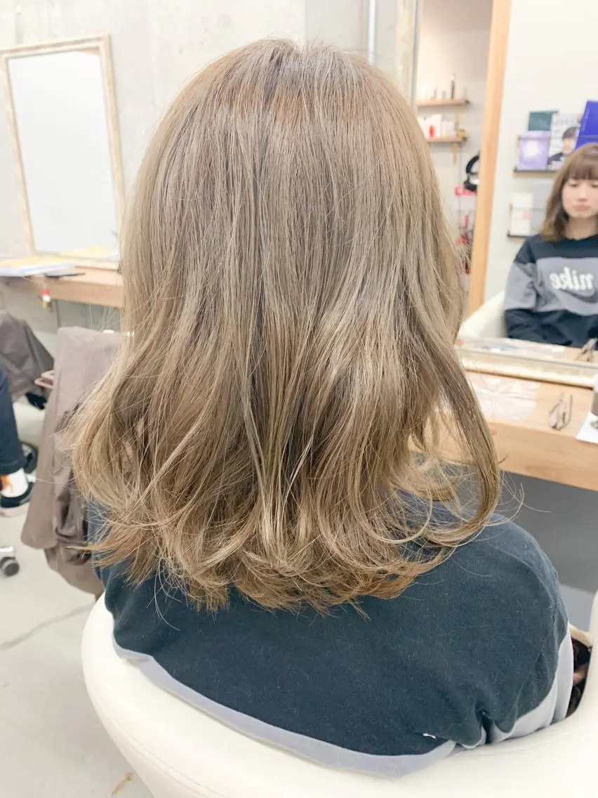 ミディアム カラー パーマ ヘアアレンジ メンズ キッズ ネイル マツエク・マツパ 結婚式・ブライダル 切りっぱなしボブ ミディアムパーマ メンズバレイヤージュ センターパート 角床直哉 カラーカットNO 1のヘアスタイル