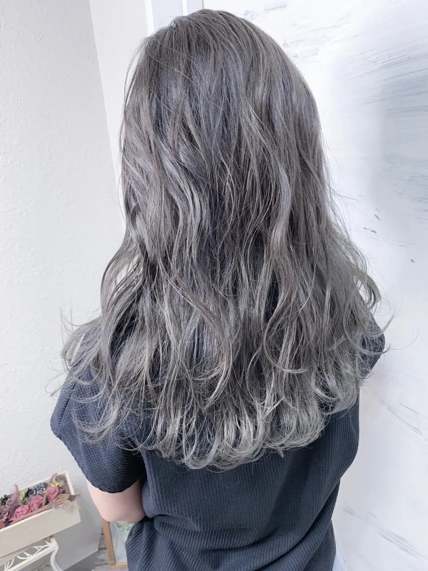 ロング カラー グレージュ ハイライトカラー ハイライト ヘアカラー BOX mico.のヘアスタイル