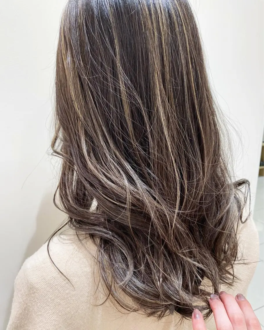 ロング カラー 透明感カラー ハイライトカラー ハイライト カット ヘアカラー トリートメント レイヤーカット/ ハイライト　千咲季のヘアスタイル