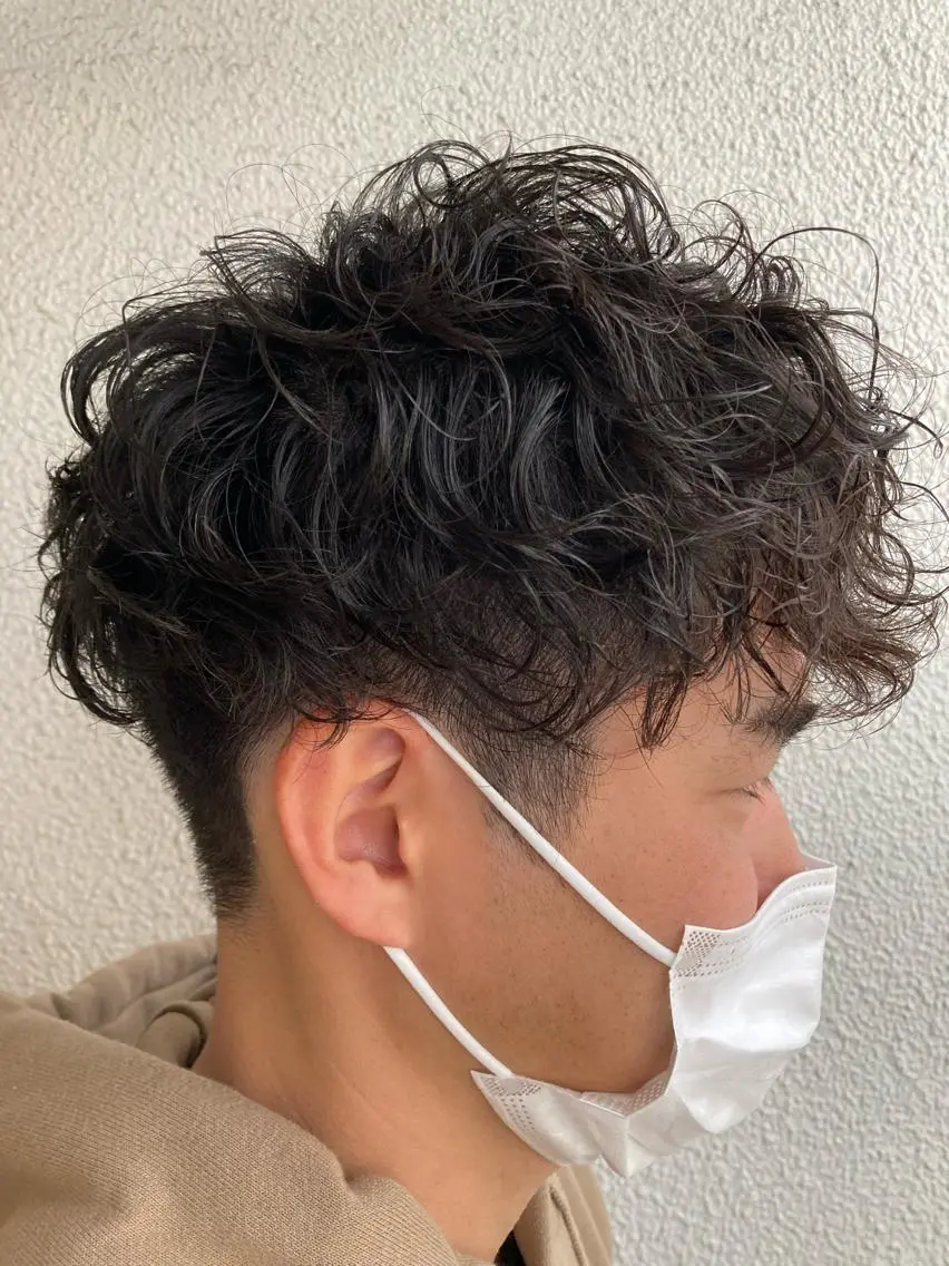 ショート パーマ メンズ メンズパーマ スパイラルパーマ カット パーマ 内村 純也のヘアスタイル