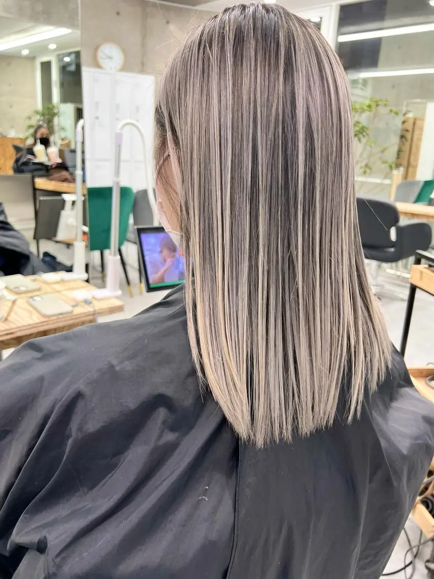 セミロング カラー バレイヤージュ レイヤーカット ヘアカラー トリートメント 艶髪✨ブリーチ職人 yasuのヘアスタイル
