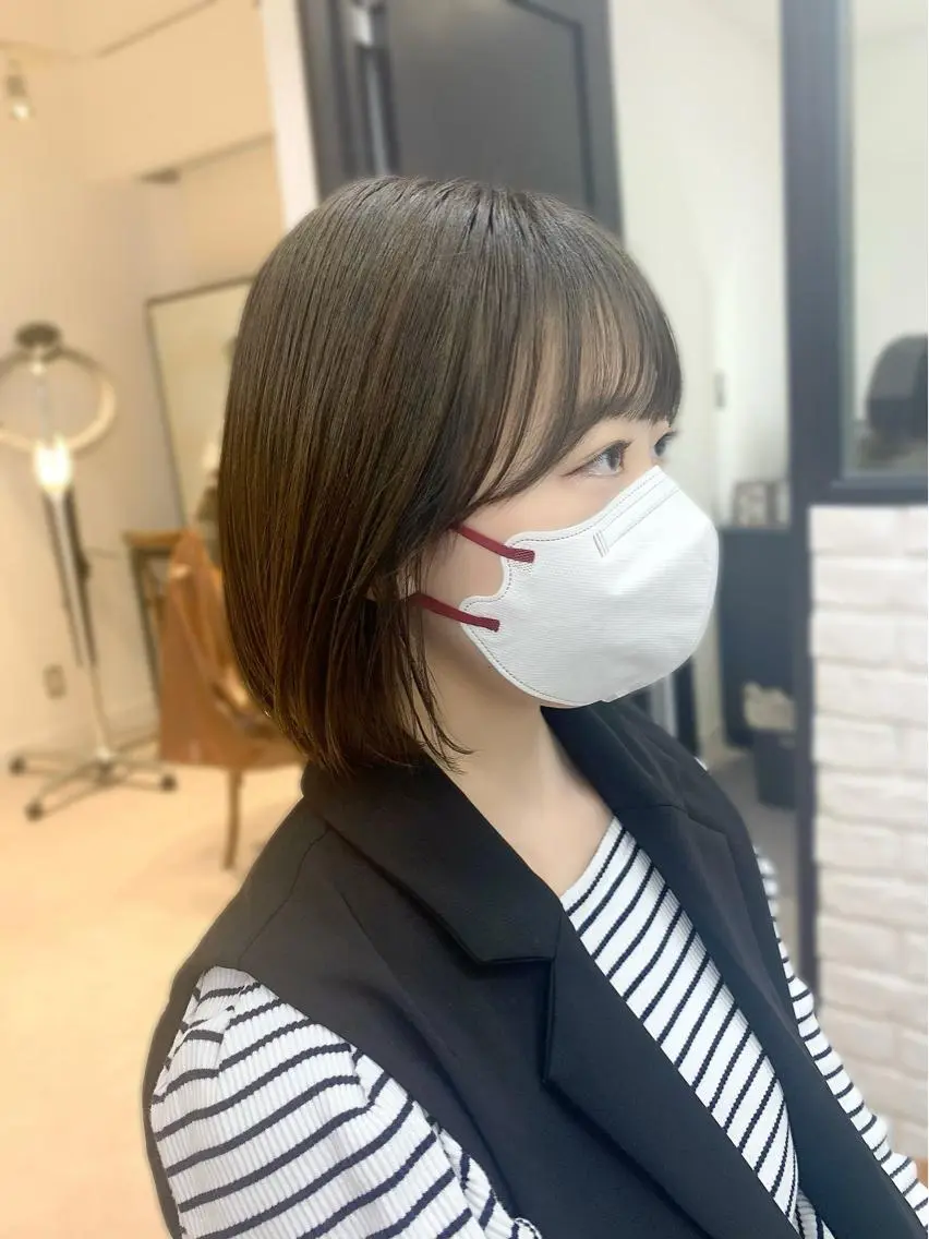 ミディアム カラー パーマ ヘアアレンジ メンズ キッズ ネイル マツエク・マツパ アイブロウ レイヤーカット／ 巻ける縮毛矯正のヘアスタイル