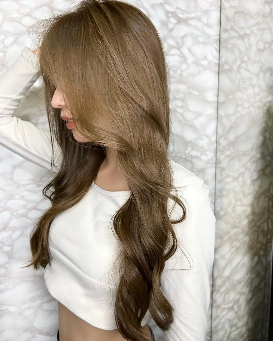 ミディアム カラー アッシュ ベージュカラー ブリーチ グレージュ ミルクティーベージュ ヘアカラー トリートメント 🇺🇸海外レイヤー 🌊海ガールGOのヘアスタイル