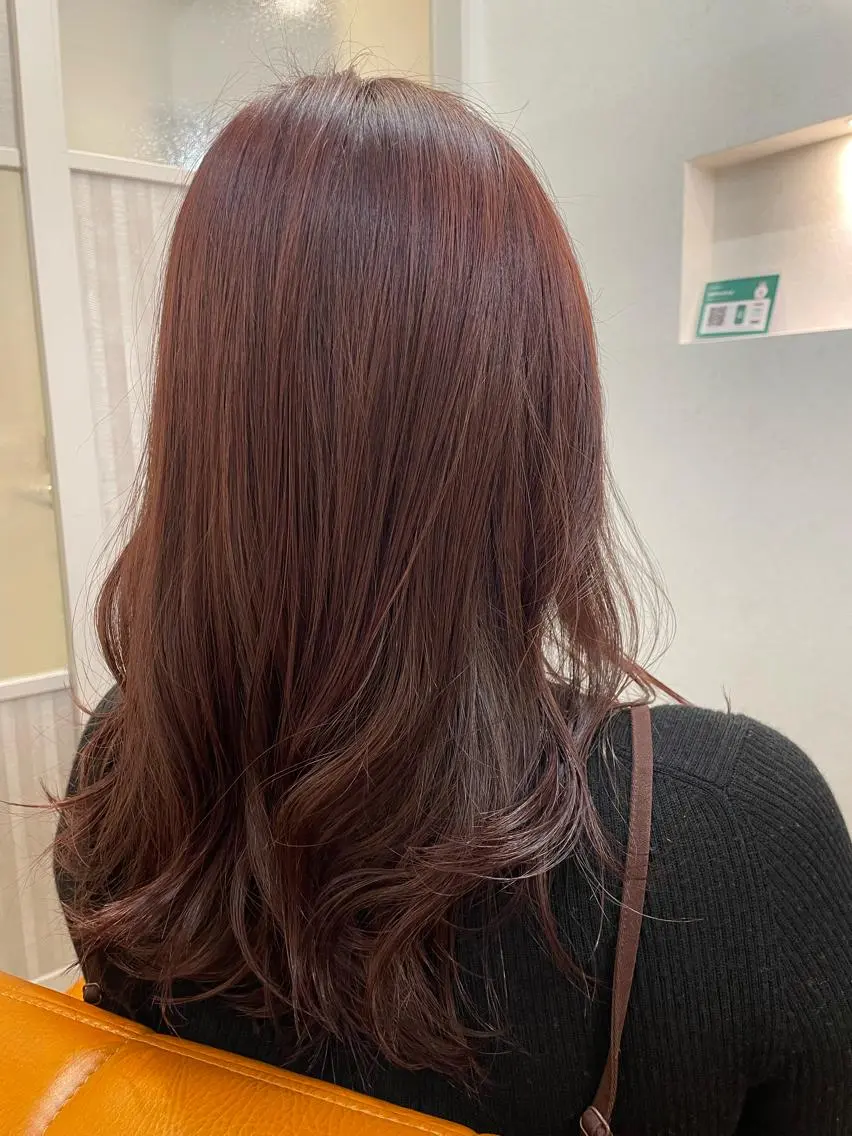 ロング カラー 小松崎 結花のヘアスタイル