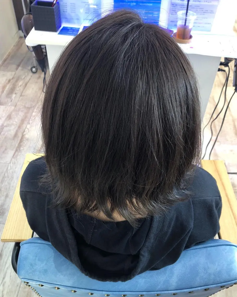 ショート カラー グレージュ 白井 つづりのヘアスタイル