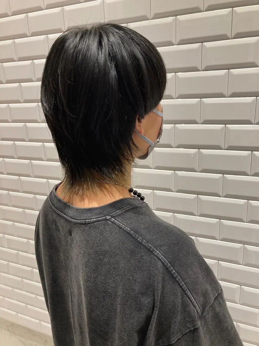 ショート カラー メンズ メンズインナーカラー メンズウルフカット インナーカラー ネイビーカラー シルバー カット ヘアカラー 半個室サロン🫧 ササキアヤカのヘアスタイル