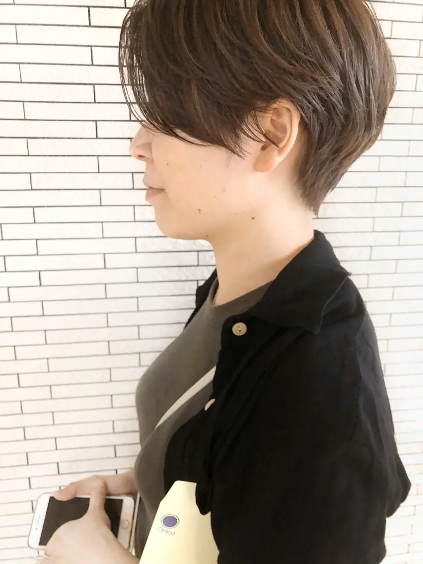 ショート カラー マエダ リョウのヘアスタイル