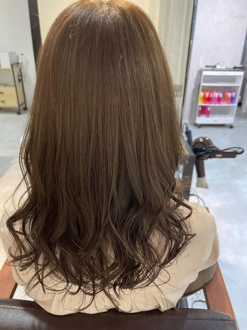 セミロング カラー グレージュ オリーブグレージュ オリーブグレー m i k u n aのヘアスタイル