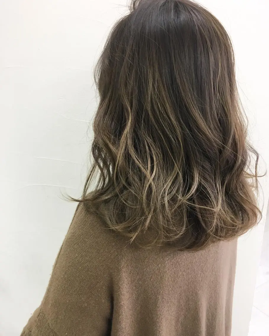 セミロング タナカ タクヤのヘアスタイル