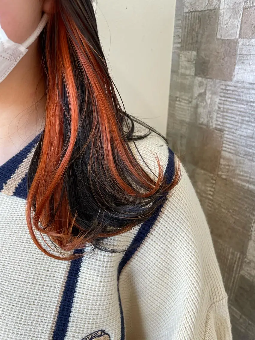 ロング カラー インナーカラー 岩村 夏姫のヘアスタイル
