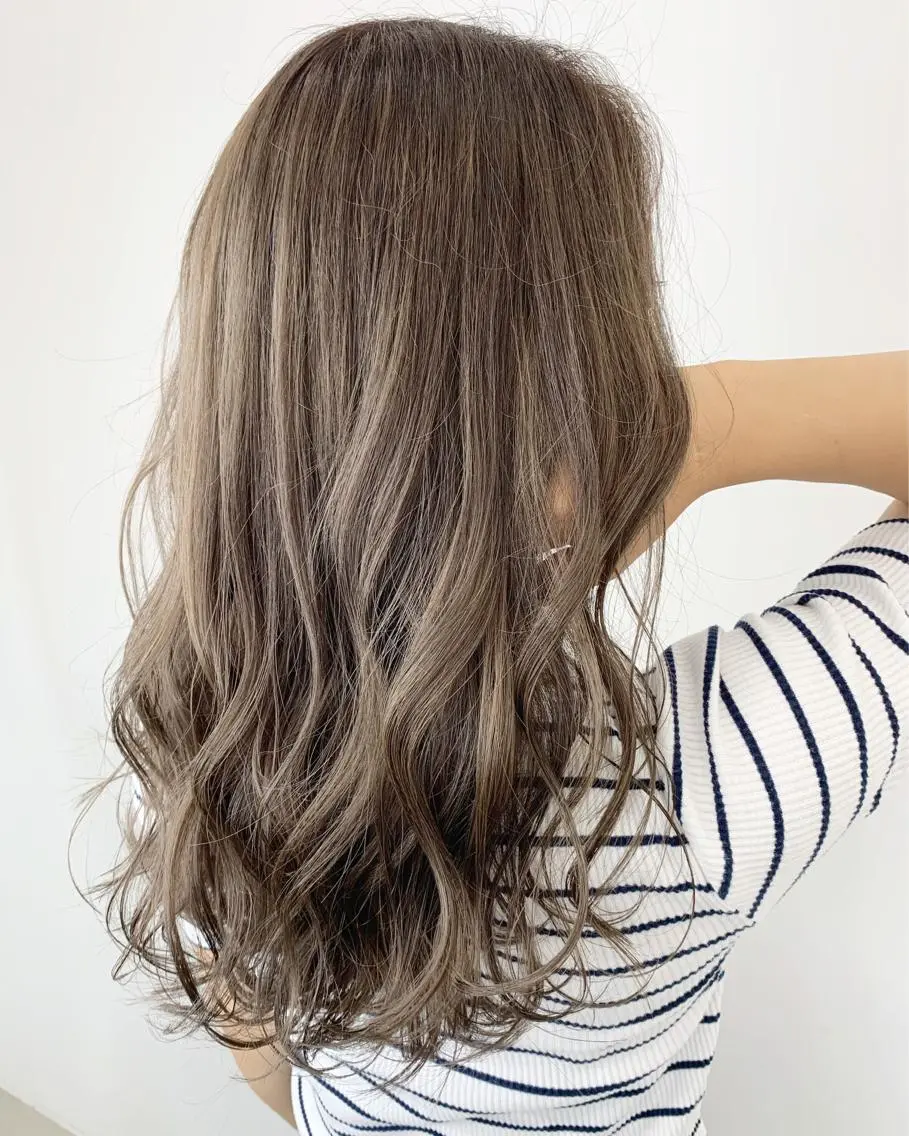 セミロング カット ヘアカラー トリートメント 山田 絵里菜のヘアスタイル